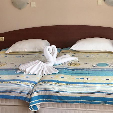Red House Guest House ネセバル エクステリア 写真