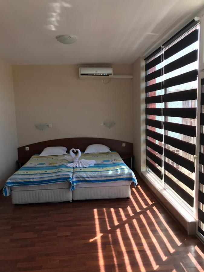 Red House Guest House ネセバル エクステリア 写真
