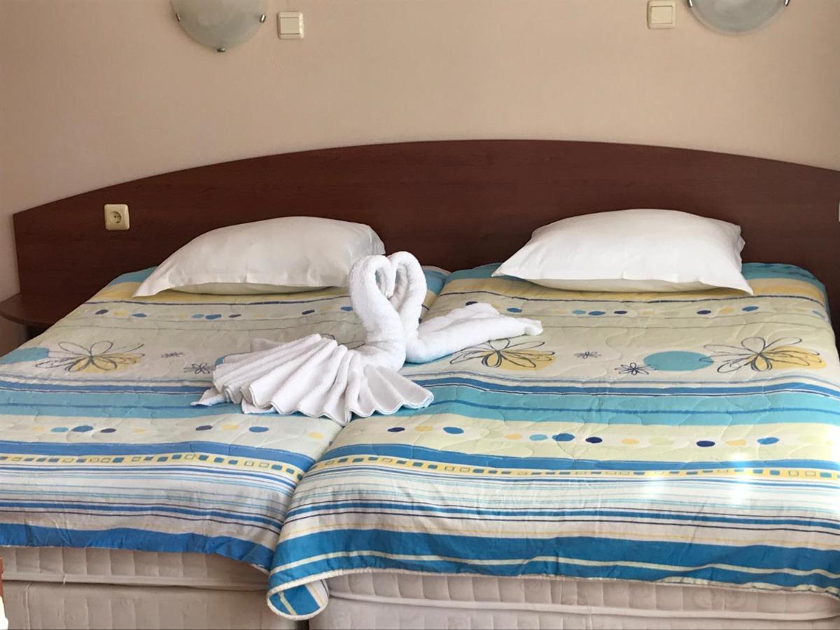 Red House Guest House ネセバル エクステリア 写真