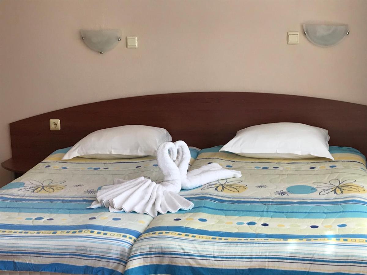 Red House Guest House ネセバル エクステリア 写真