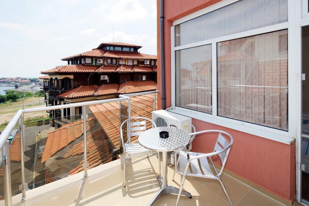 Red House Guest House ネセバル 部屋 写真