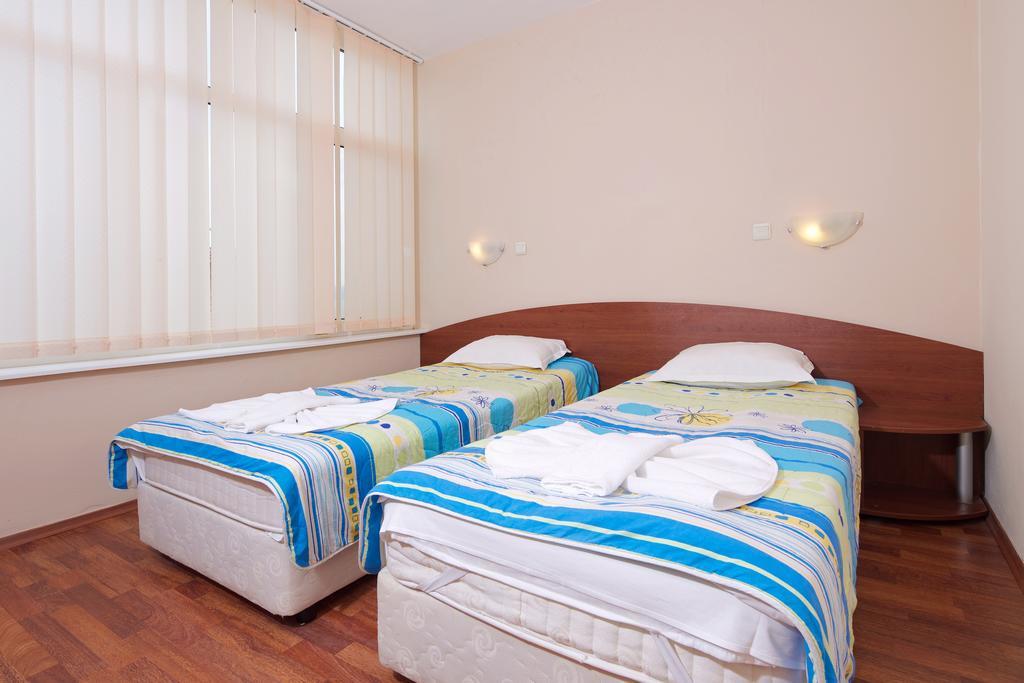 Red House Guest House ネセバル 部屋 写真