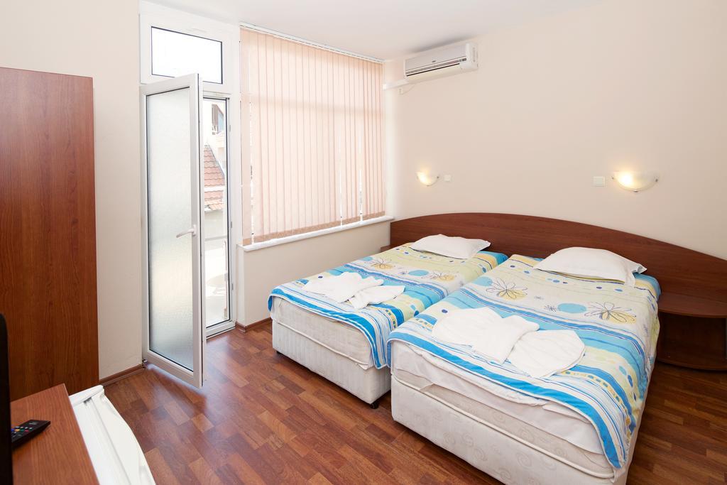 Red House Guest House ネセバル 部屋 写真