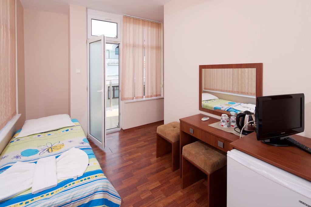 Red House Guest House ネセバル 部屋 写真