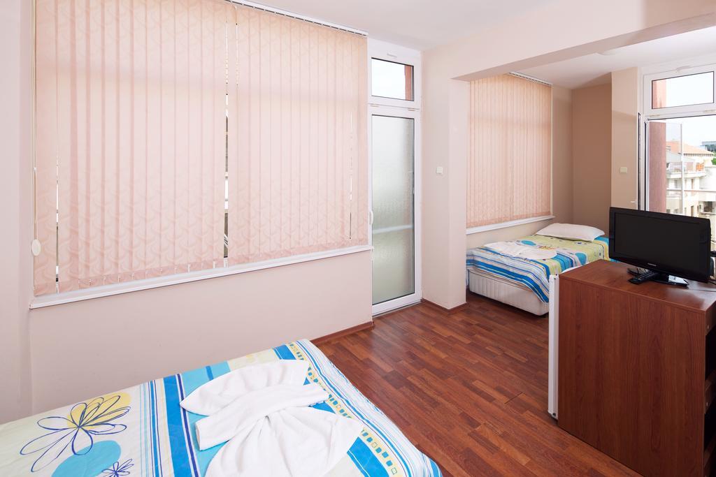 Red House Guest House ネセバル 部屋 写真
