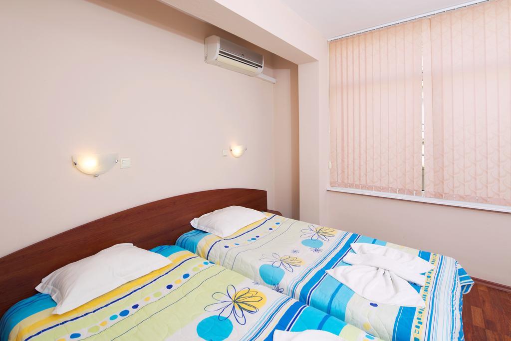 Red House Guest House ネセバル 部屋 写真