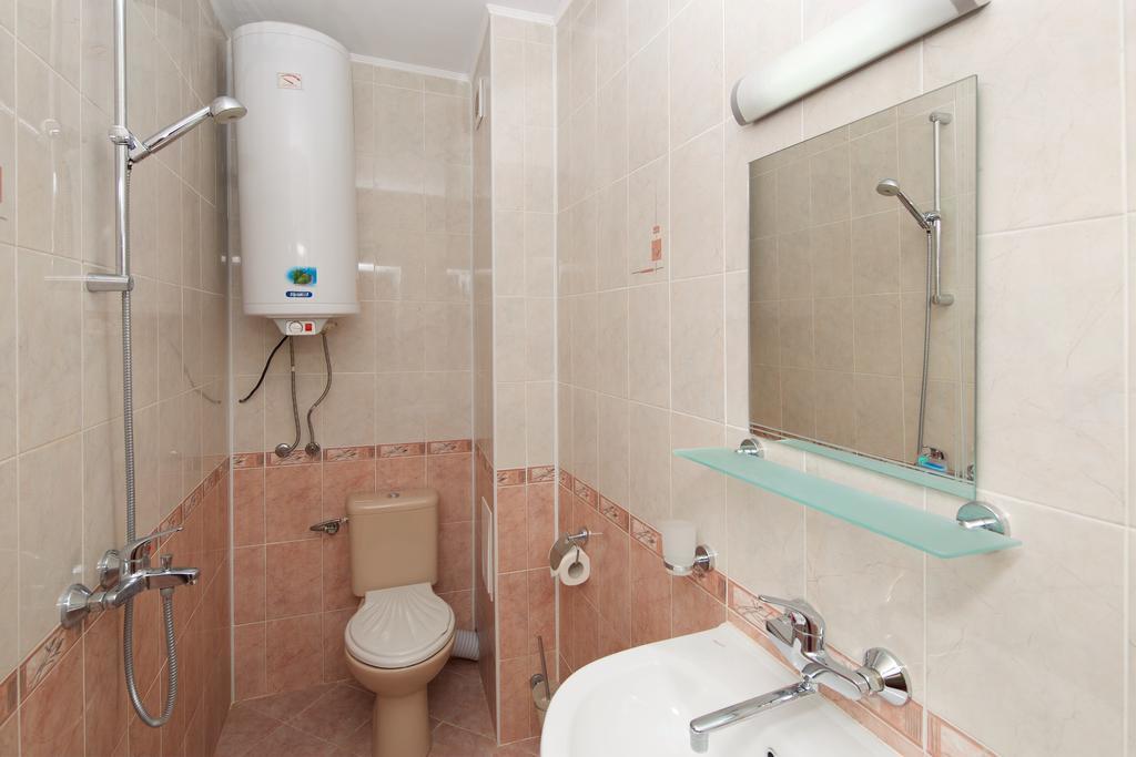 Red House Guest House ネセバル 部屋 写真